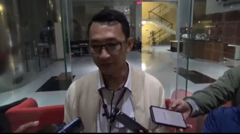 Juru Bicara KPK, Budi Prasetyo memberikan keteraagan pers.