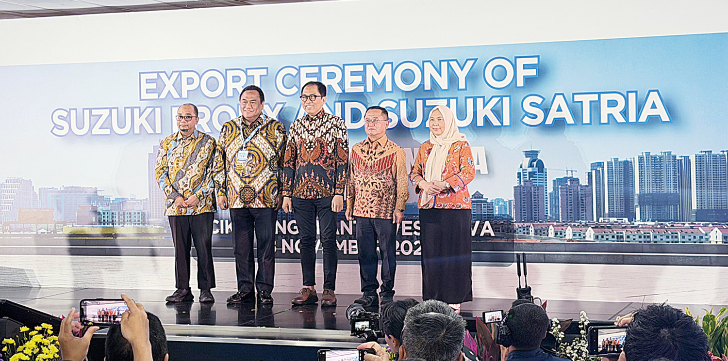 PT Suzuki Indomobil Motor (SIM) melakukan seremonial ekspor perdana dua model produknya yakni Suzuki Fronx dan Suzuki Satria di Plant Cikarang, Selasa (18/11/2025).