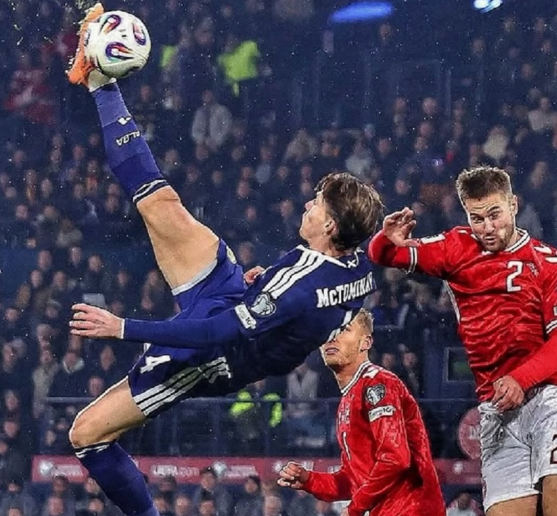 Scott McTominay mencetak gol lewat  tendangan salto saat mengalahkan Denmark secara dramtis 4-2 pada hari terakhir kualifikasi Piala Dunia 2026 UEFA di Hampden Park, Glasgow.