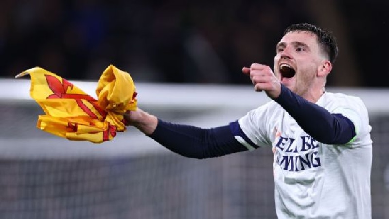 Andrew Robertson bahagia membawa Skotlandia lolos ke Piala Dunia setelah absen sejak 1998, namun ada kesedihan yang  dirasakan bila terkenang dengan tewasnya rekannya Diogo Jota.