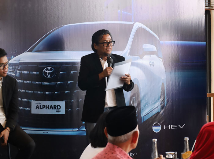 Regional Manager Agung Toyota Wilayah Barat, Mahmud Fauzi saat memberikan kata sambutan dalam acara Gathering Alphard bertajuk &ldquo;It&rsquo;s Time Luxury Meets Loyalty&rdquo;di Sushi Tei Pekanbaru pada Kamis (19/11/