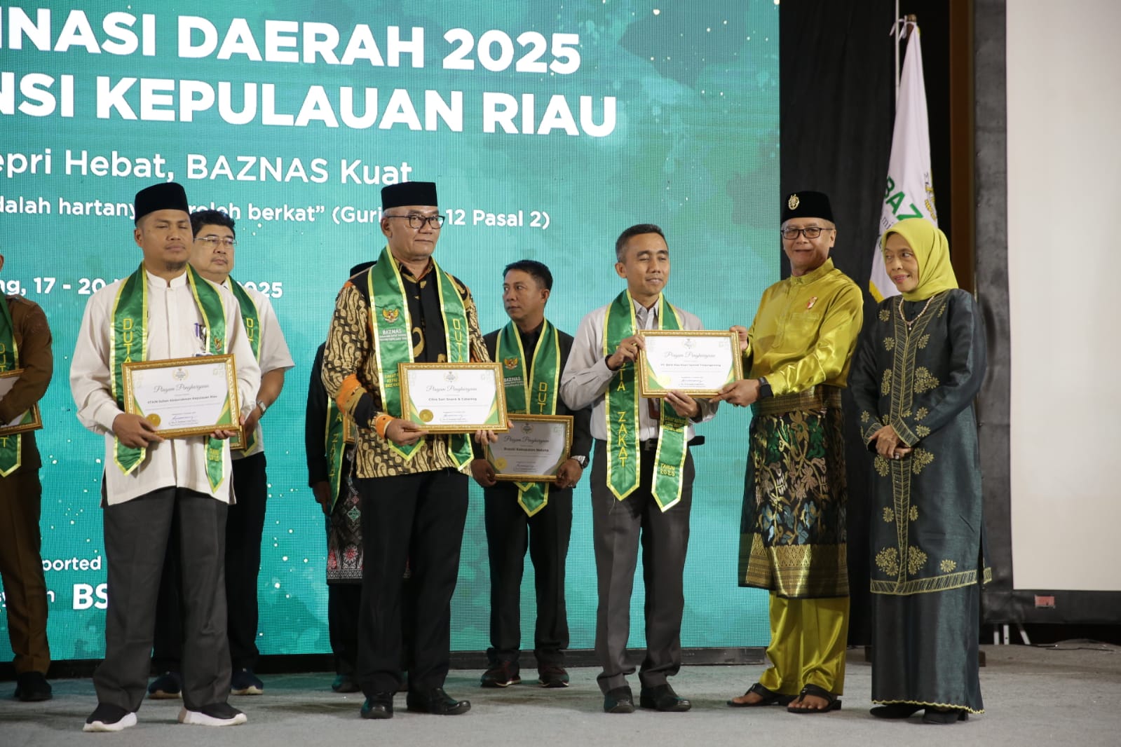 BRK Syariah Tanjungpinang meraih penghargaan Baznas Award 2025  dalam kategori Perusahaan, BUMD, dan BUMN Aktif Pengumpulan Zakat, Infak, dan Sedekah.