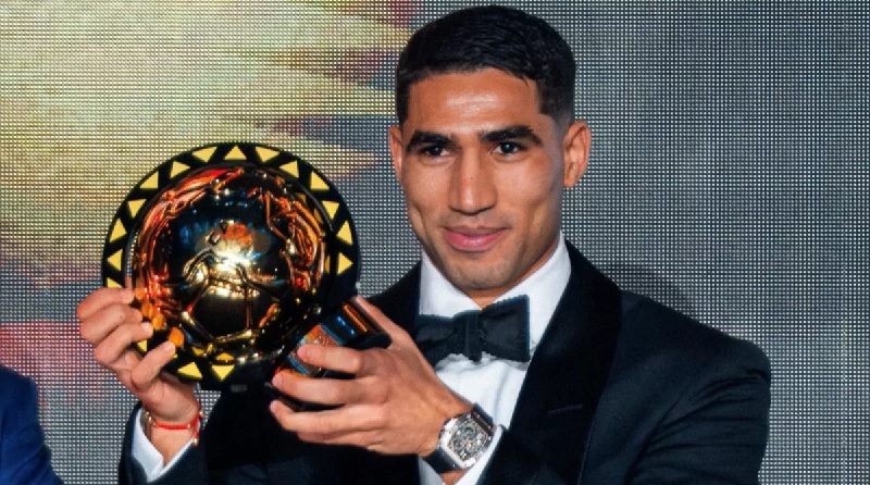 Achraf Hakimi dari PSG dinobatkan sebagai Pemain Terbaik Afrika Tahun Ini.