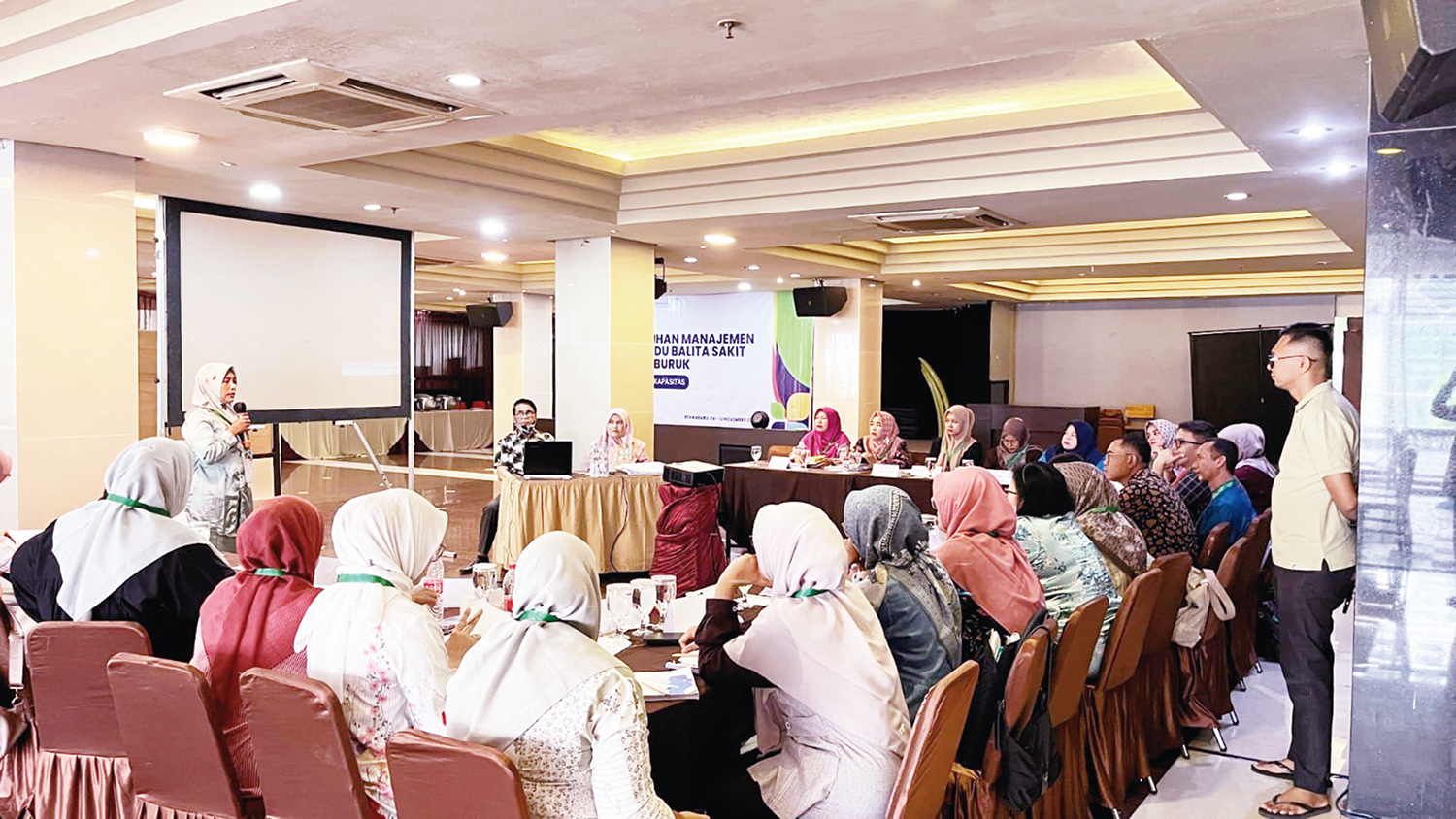 Suasana pelatihan Manajemen Terpadu Balita Sakit dan Gizi Buruk yang diselenggarakan PT Riau Andalan Pulp and Paper melalui Program KAPASITAS bekerja sama dengan Yayasan Dokter Peduli (doctorSHARE).