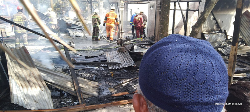 Kebakaran terjadi di Jalan Melur, Kecamatan Tuah Madani Pekanbaru, pada Jumat (21/11/2025) pagi.
