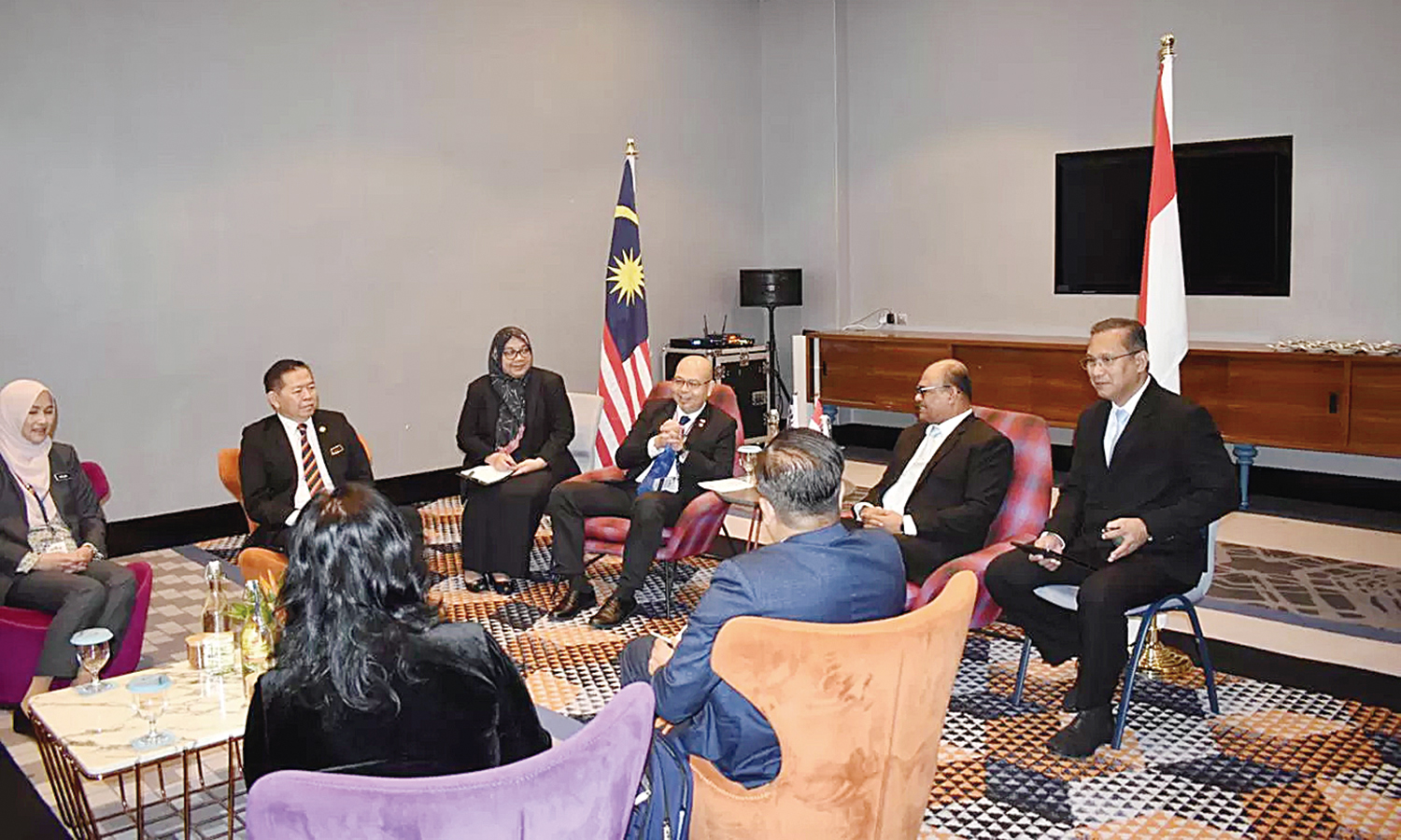 Indonesia dan Malaysia melakukan pertemuan guna mempercepat pembangunan kawasan perbatasan melalui Persidangan ke-40 Jawatankuasa Kerja/Kelompok Kerja Pembangunan Sosio-Ekonomi (JKK/KK) SOSEK MALINDO,  baru-baru ini.