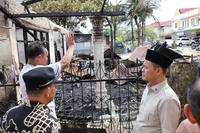 Wako Pekanbaru Agung Nugroho turun langsung ke lokasi kebakaran di Jalan Melur.