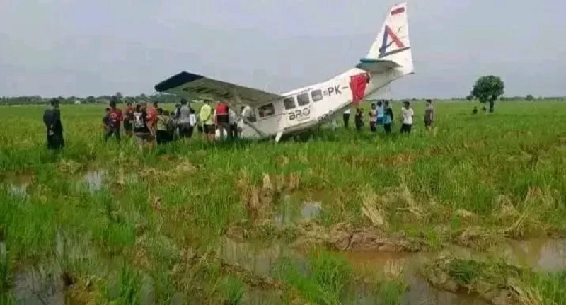 Pesawat Cessna PK-WMP milik BRO Skydive jatuh di wilayah Karawang, Jabar, pada Jumat (21/11/2025).