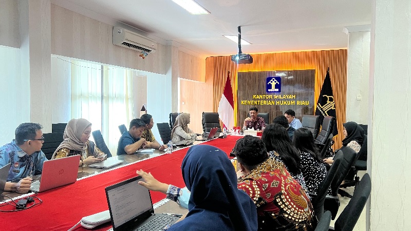 Sejumlah pejabat dan ASN Kanwil Kemenkum Riau menggelar rangkaian kegiatan Pra Penilaian Kompetensi pada Jumat (21/11/2025).