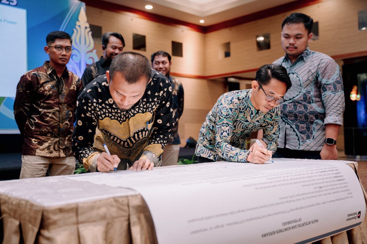 Penandatanganan Komitmen Bersama dan Pakta Integritas.