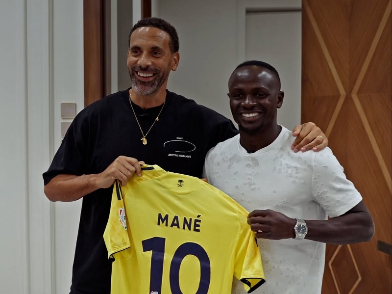 Sadio Mane saat bersama Rio Ferdinand.