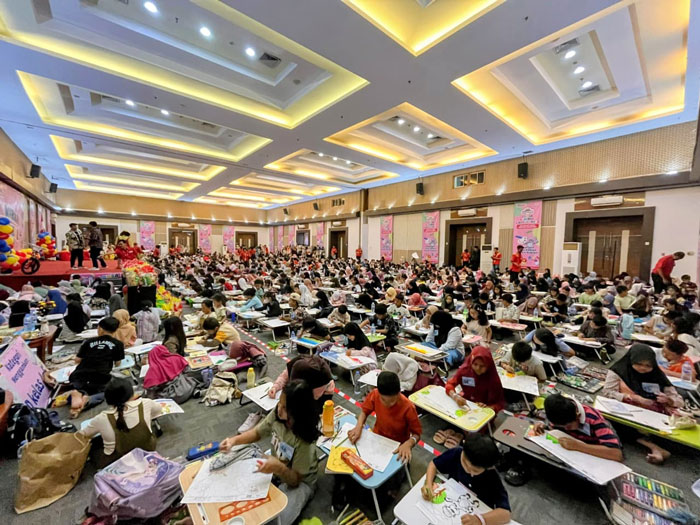 Lomba mewarnai dan menggambar diikuti lebih dari 1.000 anak di Pekanbaru, Ahad (23/11/2025).