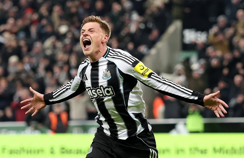 Harvey Barnes jadi pahlawan kemenangan Newcastle Unitedmemborong dua gol ke gawang  Manchester City yang dikawal Gianluigi Donnarumma.
