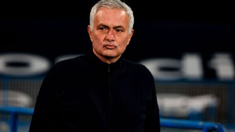Jose Mourinho tidak senang dengan para pemainnya saat menang 2-0 atas Atl&eacute;tico CP pada babak keempat Ta&ccedil;a de Portugal pada hari Jumat.