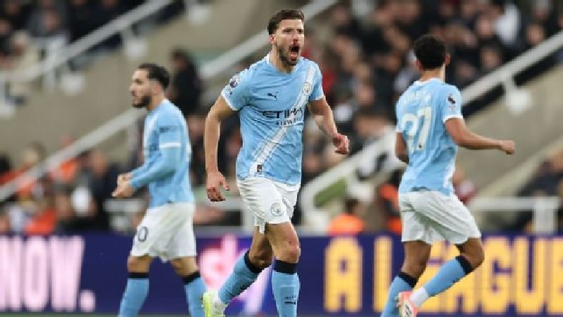Ruben Dias merayakan gol balasan Manchester City saat kalah 1-2 dari Newcastle United.