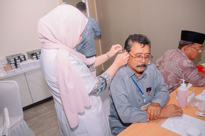 Bank Mandiri Taspen Gelar &lsquo;Mantap Mendengar&rsquo;, 250 Lansia Pekanbaru Dapat Bantuan Alat Bantu Dengar Tanpa Dipungut Biaya