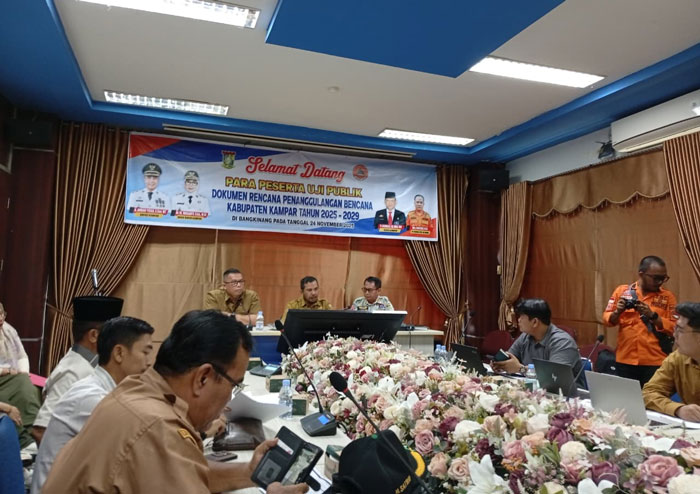 BPBD Kabupaten Kampar menggelar uji publik Dokumen Rencana Penanggulangan Bencana (RPB) di Ruang Rapat Bappeda Kampar, Senin (24/11/2025).