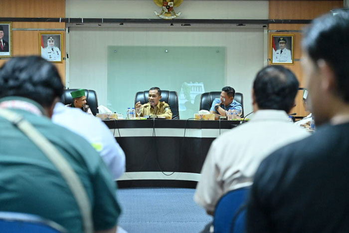 Badko HMI Riau&ndash;Kepri melakukan audiensi bersama Wabup Bagus Santoso di Ruang Rapat Hang Tuah Lantai II Kantor Bupati Bengkalis, Senin (24/11/2025).