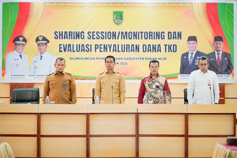 Pembukaan sharing session dan evaluasi penyaluran TKD di Kabupaten Rohil, Selasa (25/11/2025).