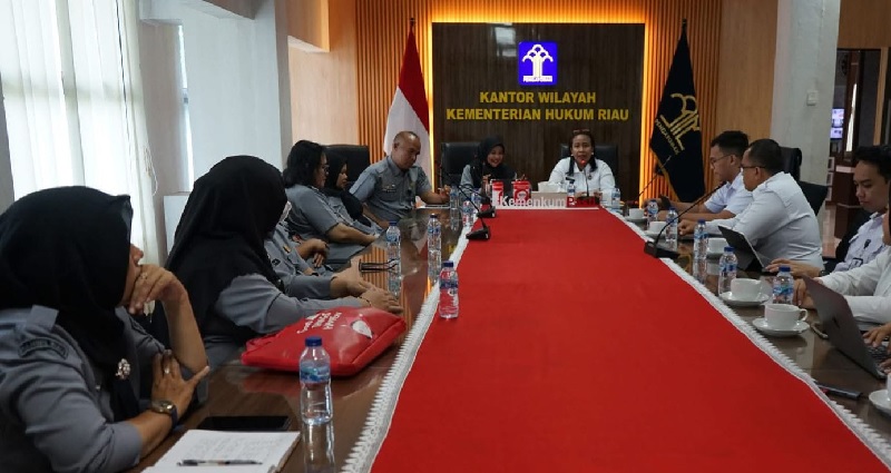 Tin Kanwil Kemenkum Riau bersama  Kemenko Kumham Imipas menggelar rapat koordinasi dan sinkronisasi penguatan regulasi PMI di Riau pada Senin (24/11/2025).