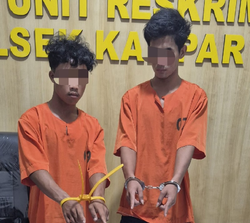 Jajaran Polsek Kampar Kiri membekuk duaa pemuda berinisial AD (27) dan RA (20), warga Desa Gunung Mulya, Kecamatan Gunung Sahilan karena terlibat peredaran narkoba, Senin (24/11/2025).