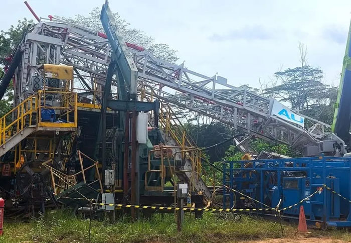 Bangunan Rig milik  PT AU di lokasi rig AU 17, HO-Duri mengalani kerusakan dan menyebebkan satu pekerja tewas dan dua lainnya mengalani luka parah dan harus dirawat intensif, Senin (24/11/2025).