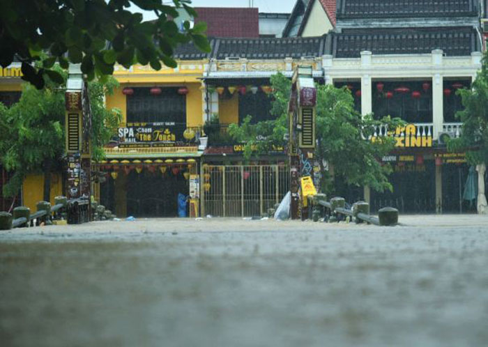 Satu di antara kawasan banjir di Vietnam.