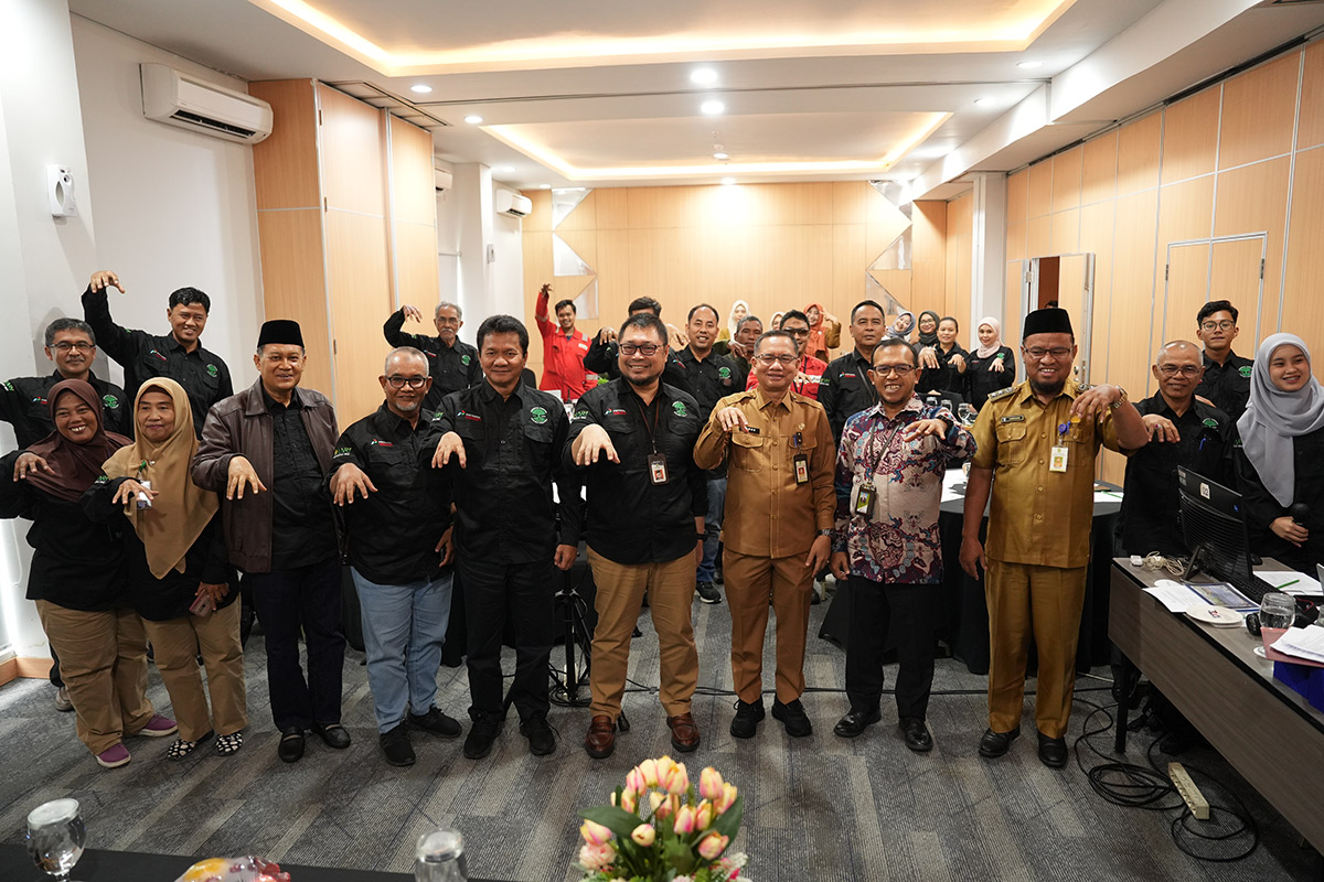 Para pimpinan Unri, Pemerintah Kota Dumai, PT Kilang Pertamina Internasional Dumai foto bersama usai FGD di Hotel Patra Dumai, Selasa (25/11/2025).