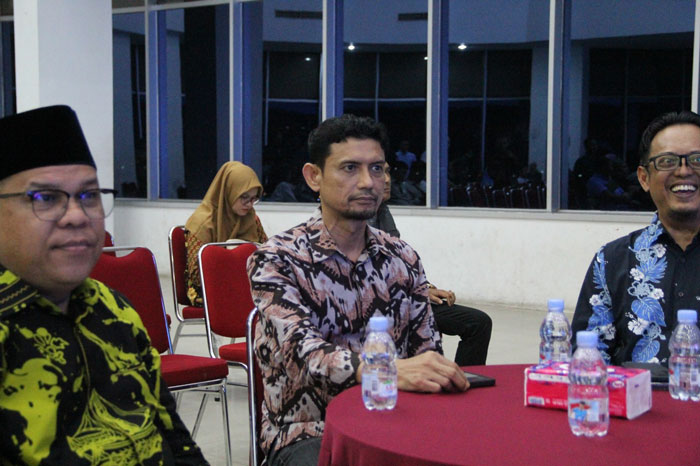 Kepala Bagian Tata Usaha dan Umum Kanwil Kemenkum Riau Dean Satria (tengah) menghadiri KPID Riau Award 2025 di Graha Pena Riau pada Rabu (26/11/2025).