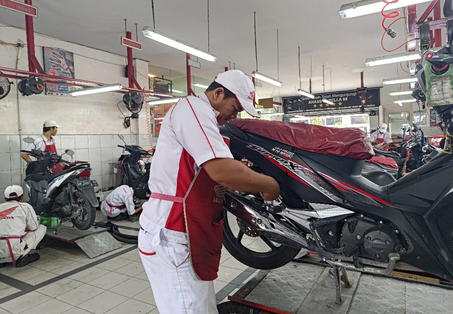 PT Capella Dinamik Nusantara selaku Main Dealer sepeda motor Honda wilayah Riau kembali menghadirkan program layanan spesial bagi pengendara ojek online melalui Astra Hon&shy;da Authorized Service Station atau bengkel resmi Honda hingga akhir November 202