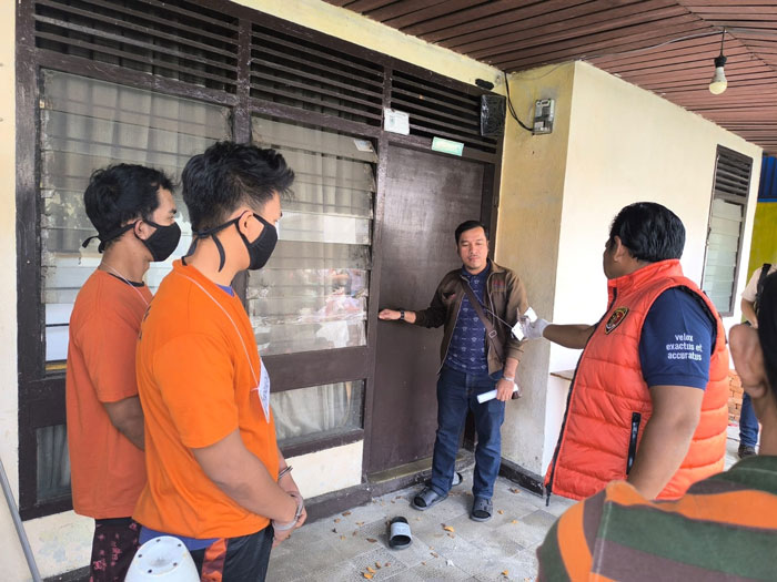 Polsek Bukit Raya Pekanbaru menggelar rekonstruksi kasus pengeroyokan yang menewaskan Satrio Wardhana Ramadhan (19), Jumat (28/11/2025).