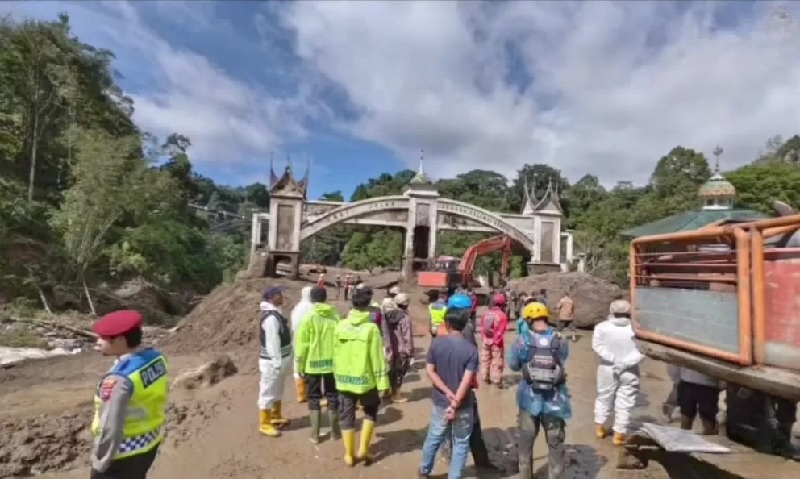 Update tanggap darurat hari kedua banjir bandang Padangpanjang, 16 korban teridentifikasi, proses DVI terus dilakukan di Posko utama.