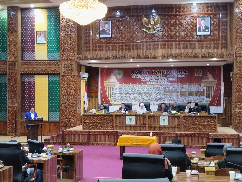 Penyampaian laporan pansus Penyertaan Modal, dibacakan Amansyah, di Bagansiapiapi.
