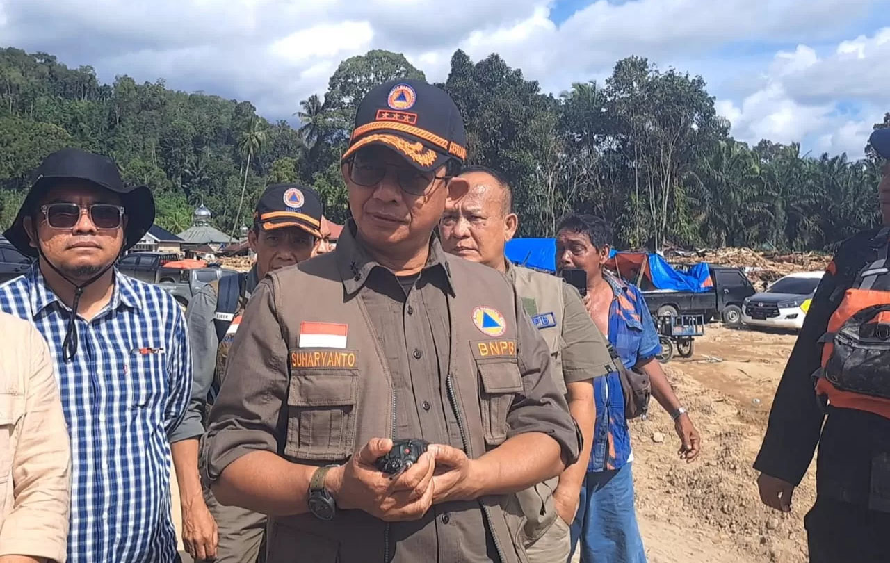 Kepala BNPB mengaku menangis dan terkejut melihat dampak banjir bandang di Desa Aek Garoga Batangtoru Tapsel Sumut.