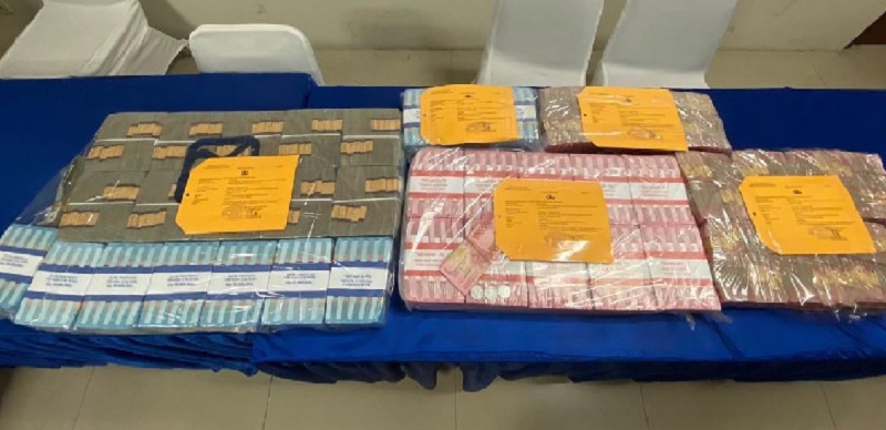 Uang tunai milik bandar narkoba jaringan internasional yang disita Polda Riau.