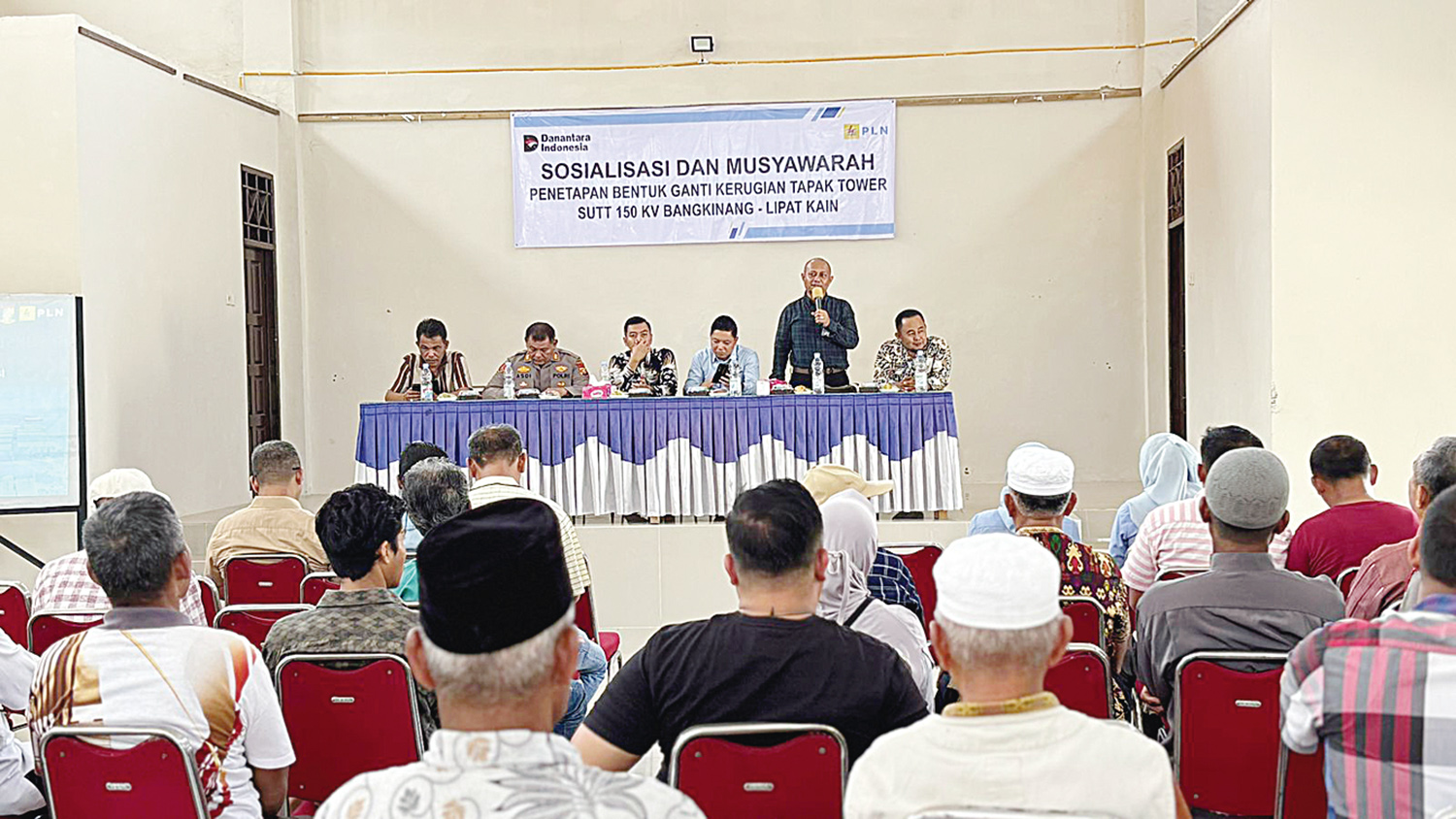 PLN UPP Sumatera Bagian Tengah 2 melaksanakan sosialisasi dan musyawarah penetapan bentuk ganti kerugian Tapak Tower SUTT 150 kV Bangkinang-Lipat Kain yang digelar di Aula Kantor Camat Kampar, Air Tiris, Kampar, beberapa waktu lalu.