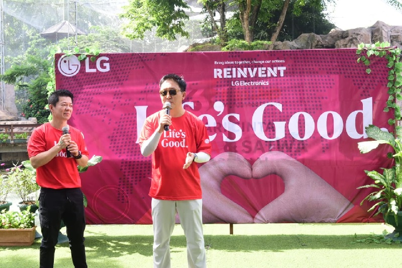 President of LG Electronics Indonesia, Ha Sang-chul memberikan kata sambutan saat acara kebersamaan bagi karyawan LG di Jakarta, baru-baru ini.
