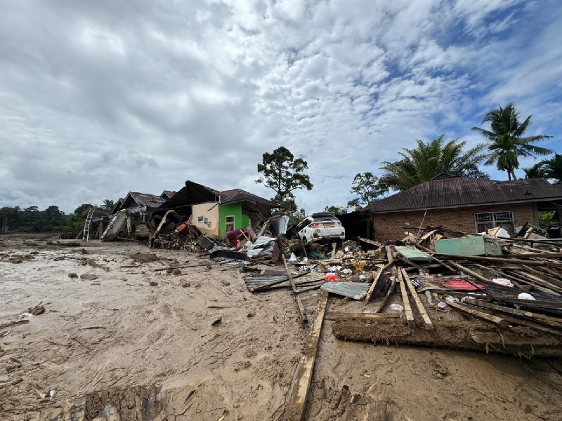 Rumah warga yang terdampak banjir bandang di Desa Selaras Air, Kecamatan Palembayan, Kabupaten Agam, Selasa (2/12/2025).