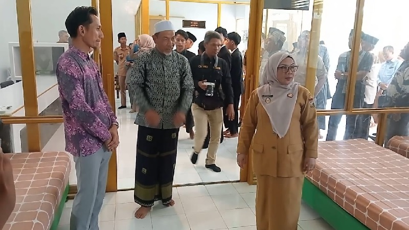 Konsulat Malaysia Mohammed Hosnie Shahiran (kiri) didampingi Pimpinan Ma