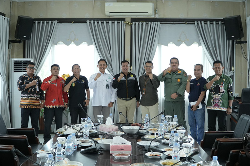 Bupati Kuansing Dr H Suhardiman Amby MM menerima kunjungan tim BKSDA Riau, Kamis (4/12/2025).