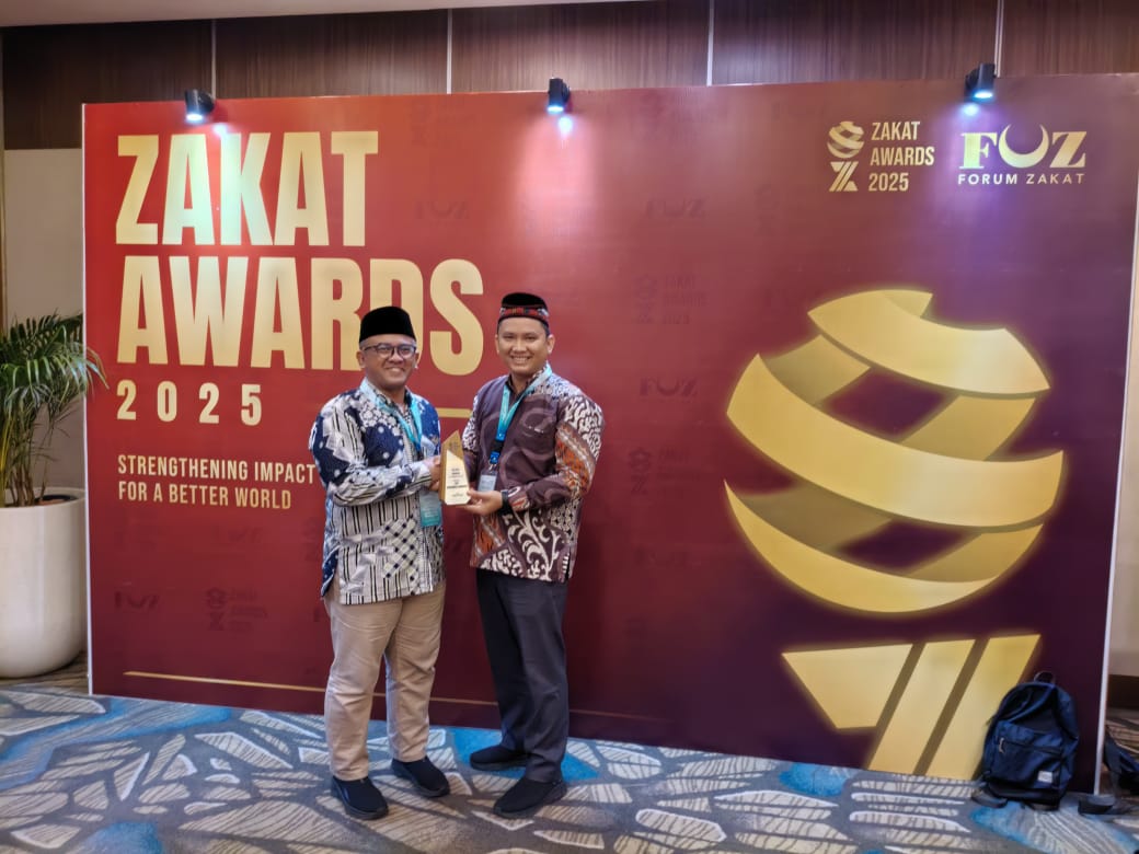 Direktur Eksekutif LAZ Swadaya Ummah Ahmad Rifai Ritonga (kanan) bersama Ketua Forum Zakat (FOZ) Nasionalis Dewayana  (kiri).