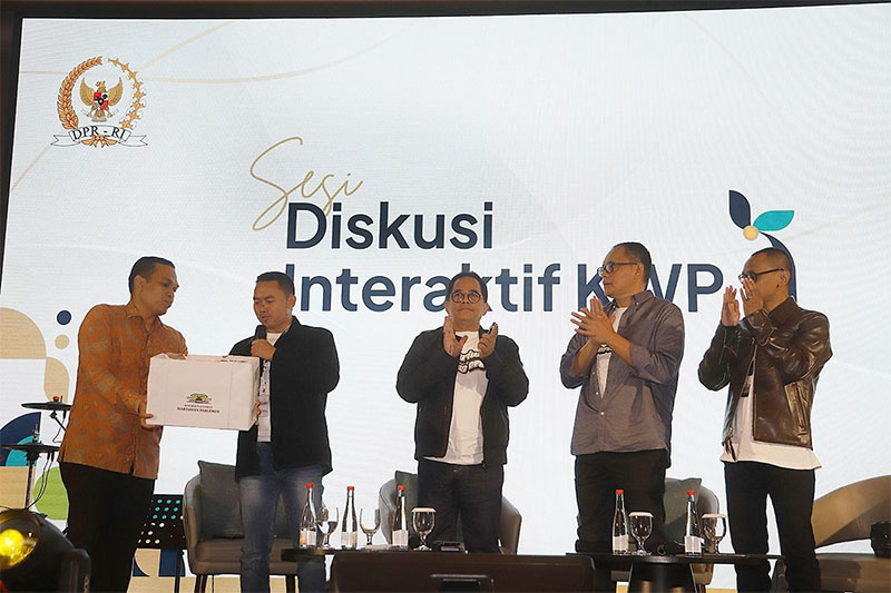 Penggalangan donasi untuk korban bencana di Pulau Sumatera oleh KWP di Bandung