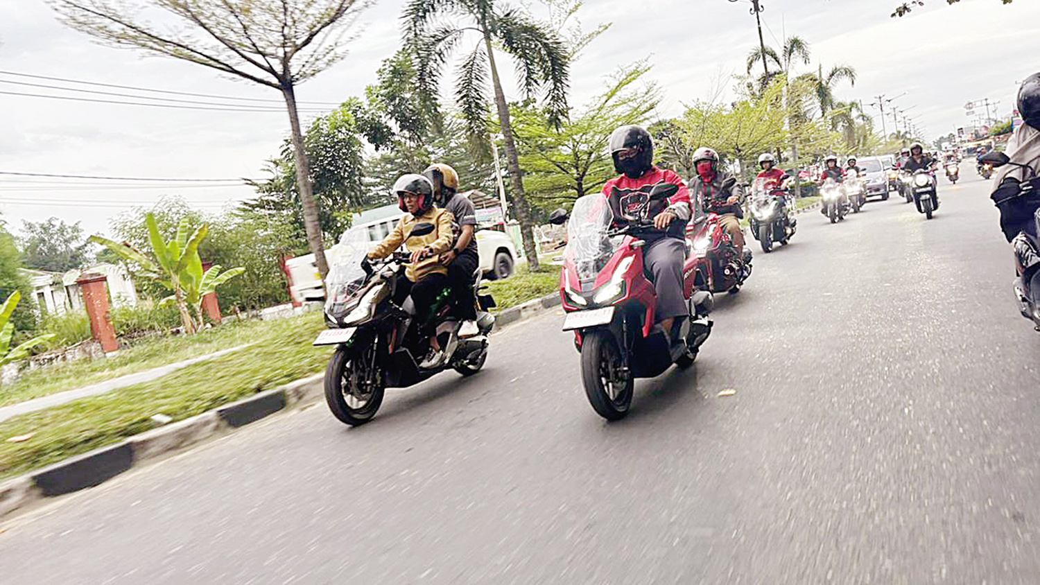 Komunitas pencinta skutik adventure kembali menunjukkan solidaritas dan semangat eksplorasinya melalui gelaran &ldquo;Jelajah Misteri Honda ADV 160&rdquo; yang diselenggarakan PT Capella Dinamik Nusantara (CDN) Riau, belum lama ini.&nbsp;