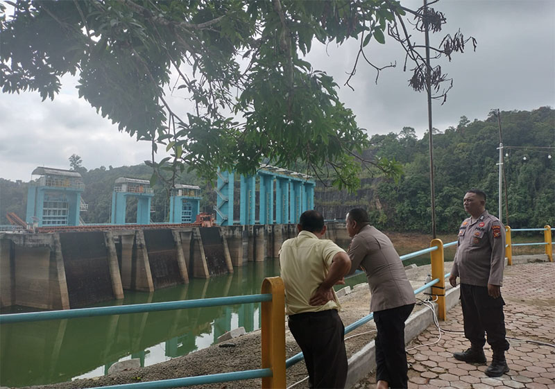Hujan yang mengguyur kawasan hulu Waduk PLTA Koto Kampar menyebabkan elevasi air meningkat, Sabtu (6/12/2025).