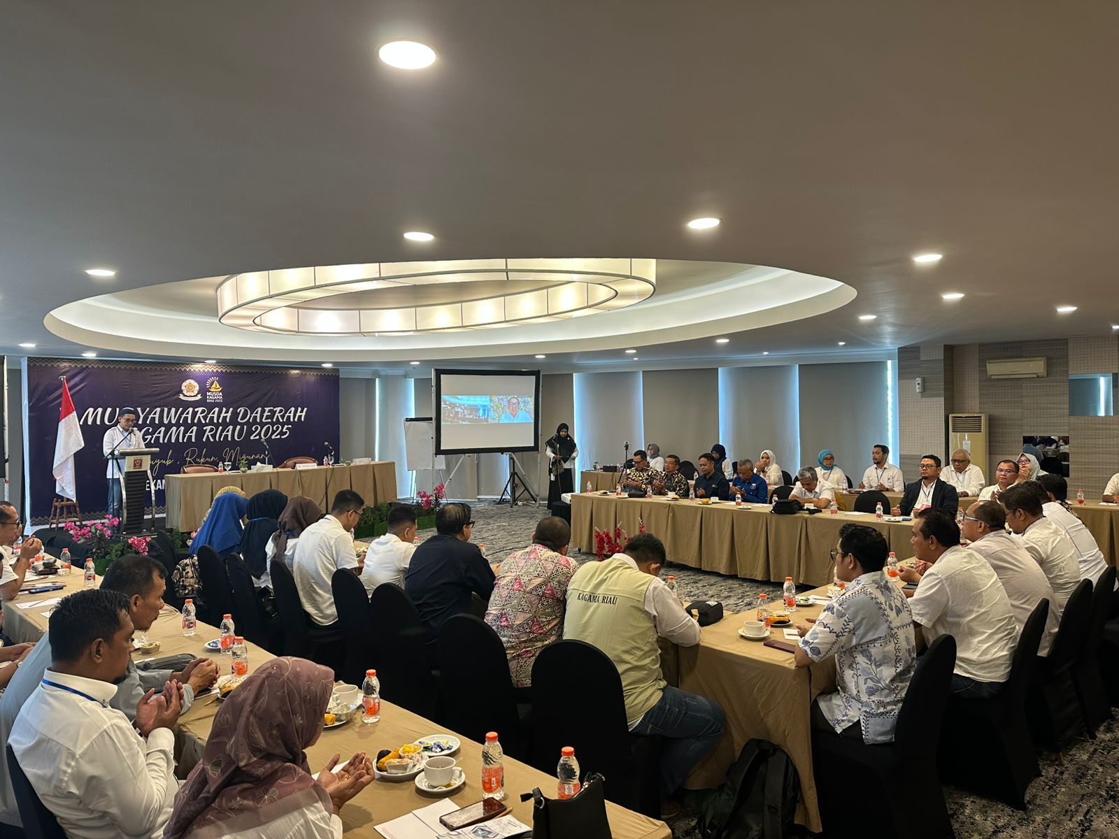 Suasana Musda Kagama Riau yang digelar di Hotel Pangeran, Pekanbaru, Ahad (7/12/2025).