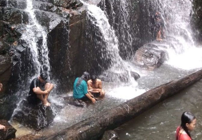 Air terjun tujuh tingkat guruh gemulai di Desa Kasang Kuantan Mudik
