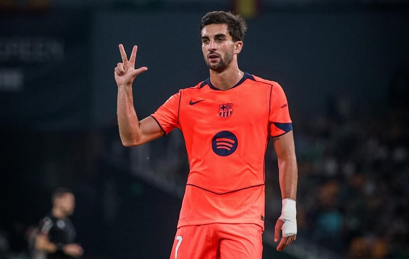 Ferran Torres merayakan golnya setelah mencetak hat-trick dalam kemenangan Barcelona atas Real Betis.