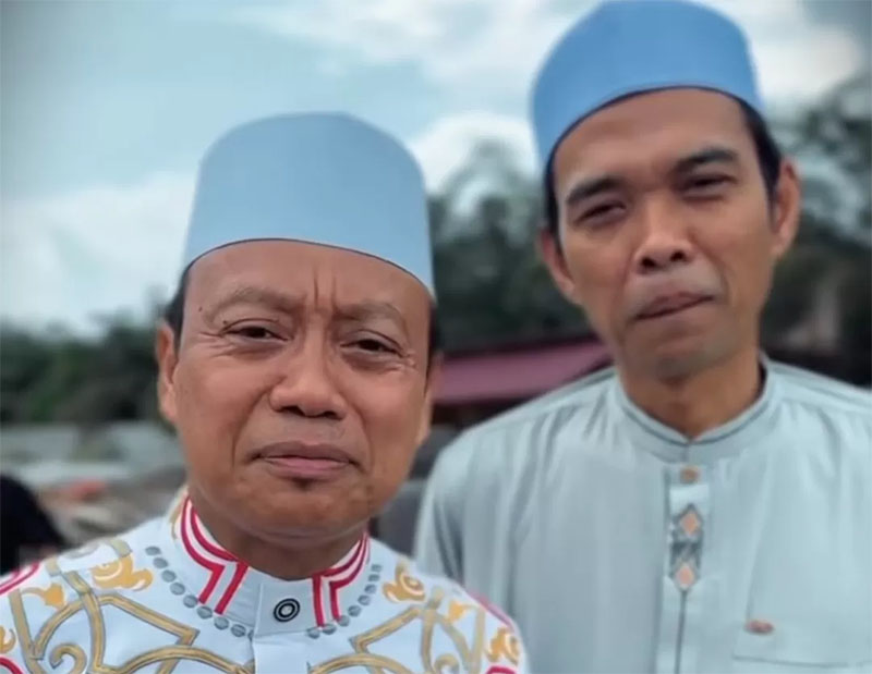 Momen saat UAS dan Dasad Latif bertemu, sindir keserakahan manusia lewat aksi penebangan hutan hingga melahirkan banjir dan longsor di Sumatera.