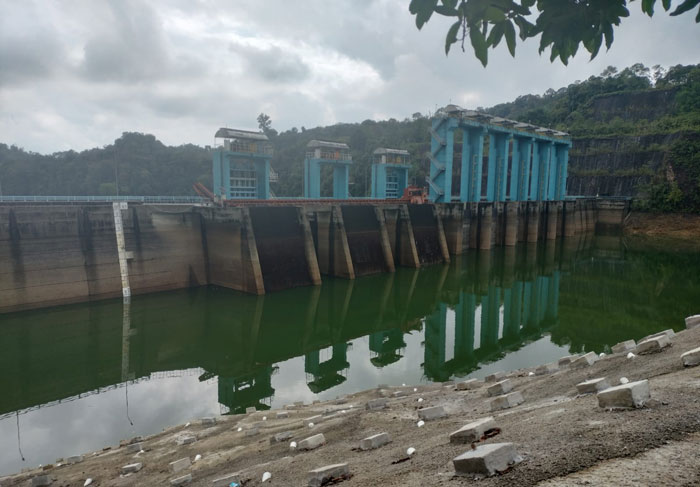 Hujan deras yang mengguyur wilayah Kampar serta daerah hulu Waduk PLTA Koto Panjang selama dua hari terakhir menyebabkan kenaikan signifikan pada elevasi permukaan air waduk, Senin (8/12/2025).