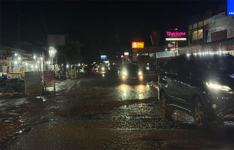 Beginilah kondisi Jalan Suka Karya, Desa Tarai Bangun, Kecamatan Tambang, Kampar. Foto diambil Selasa (9/12/2025).